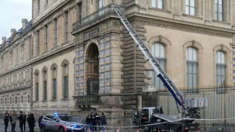 2025 Louvre Heist Movie: Romain Gavras Directing the $100M Daylight Jewel Robbery Blockbuster